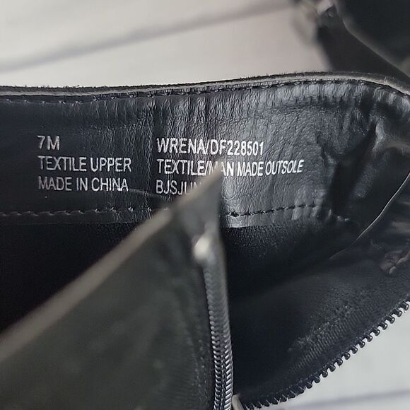 Daisy Fuentes Wrena Ankle Booties Black Faux Suede Womens Size 7M - Picture 7 of 9